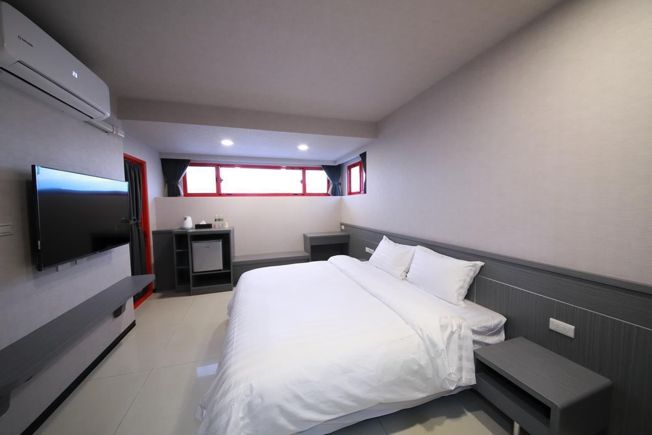 花蓮亮君經典民宿1館加2館民宿-東大門夜市-電梯包棟bright King Homestay Hualien Eksteriør bilde