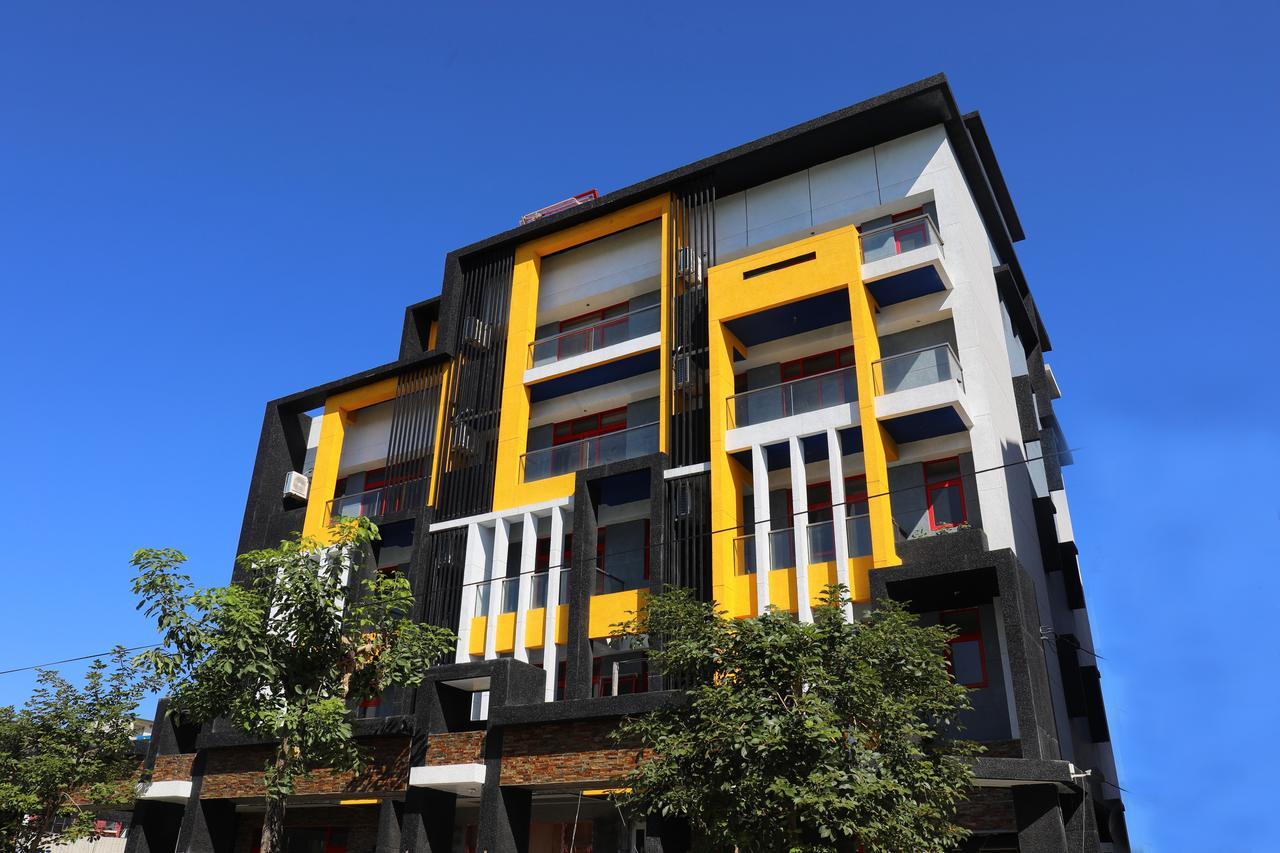 花蓮亮君經典民宿1館加2館民宿-東大門夜市-電梯包棟bright King Homestay Hualien Eksteriør bilde