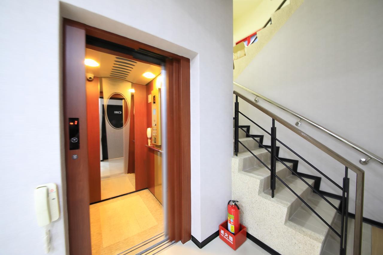 花蓮亮君經典民宿1館加2館民宿-東大門夜市-電梯包棟bright King Homestay Hualien Eksteriør bilde