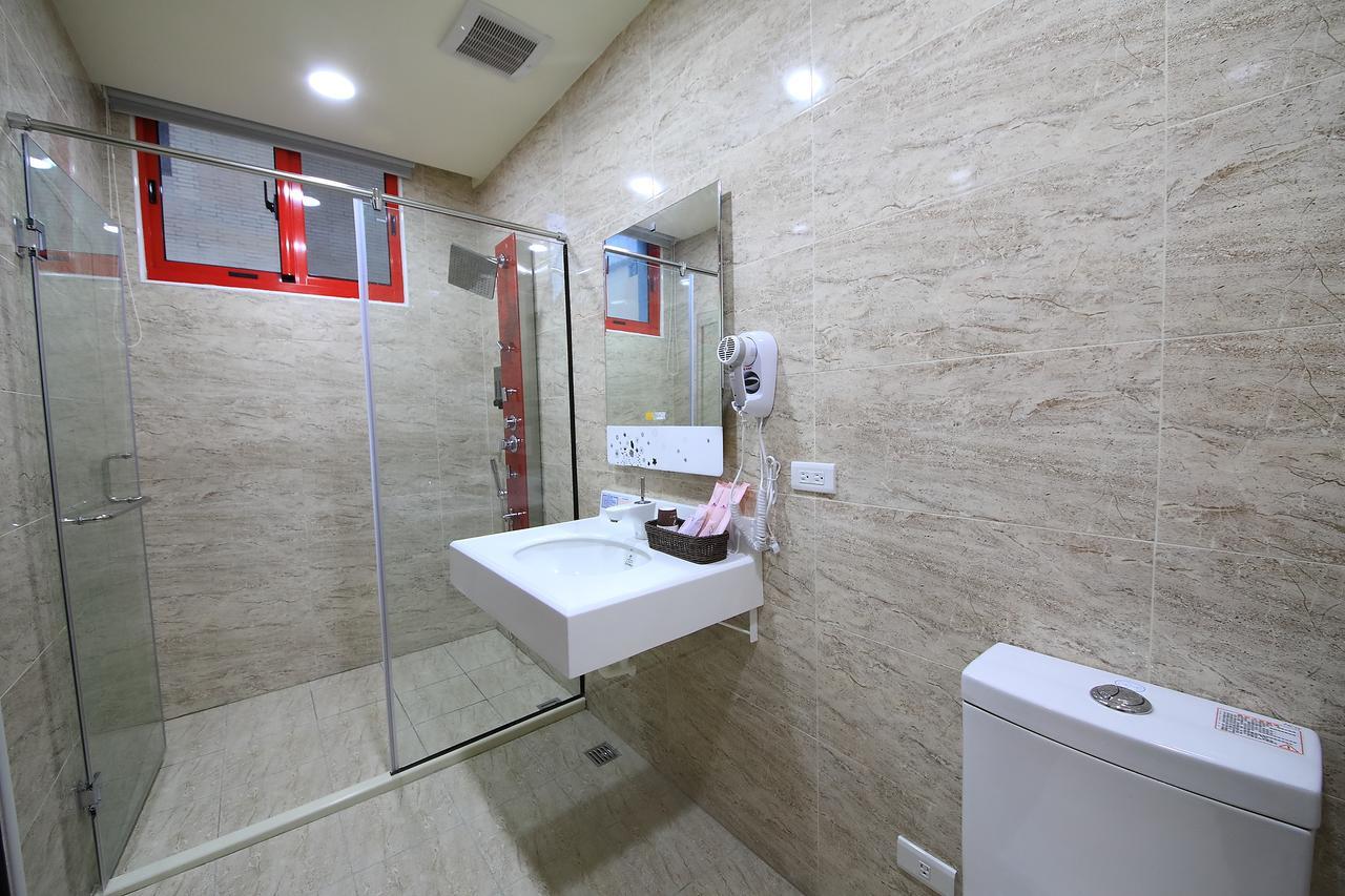 花蓮亮君經典民宿1館加2館民宿-東大門夜市-電梯包棟bright King Homestay Hualien Eksteriør bilde