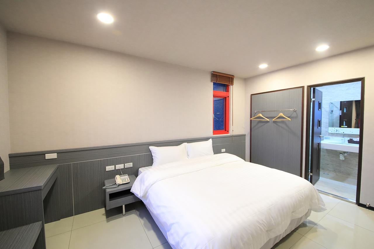花蓮亮君經典民宿1館加2館民宿-東大門夜市-電梯包棟bright King Homestay Hualien Eksteriør bilde