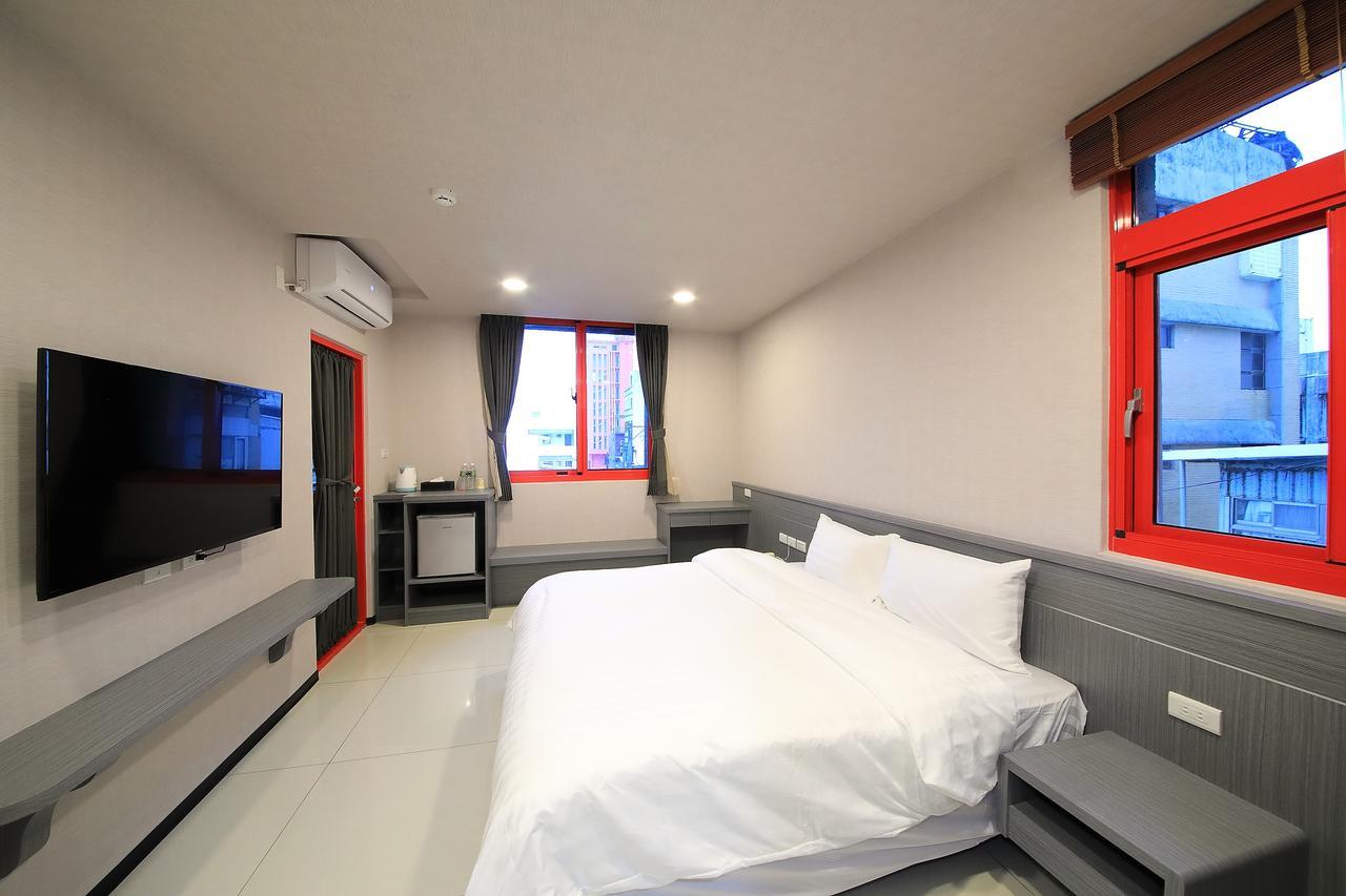 花蓮亮君經典民宿1館加2館民宿-東大門夜市-電梯包棟bright King Homestay Hualien Eksteriør bilde