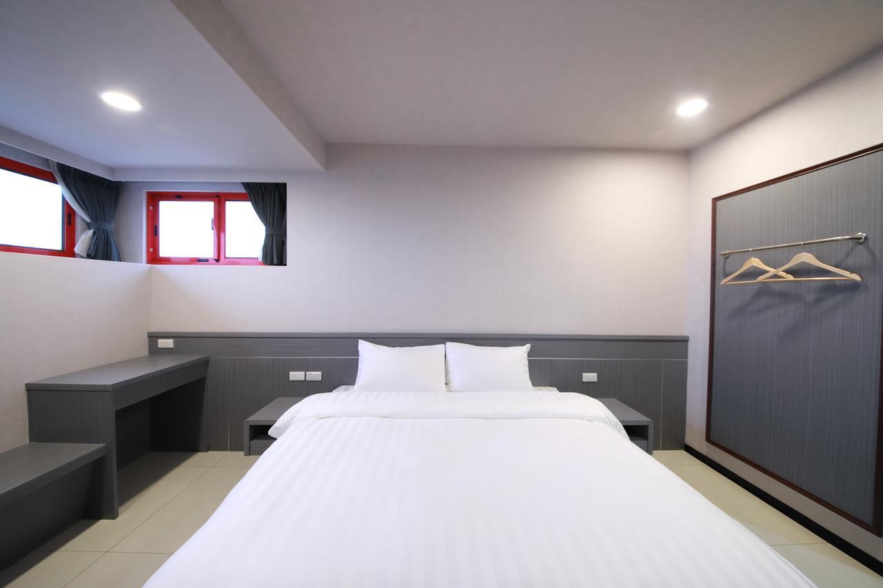 花蓮亮君經典民宿1館加2館民宿-東大門夜市-電梯包棟bright King Homestay Hualien Eksteriør bilde