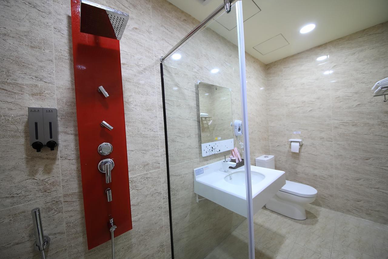 花蓮亮君經典民宿1館加2館民宿-東大門夜市-電梯包棟bright King Homestay Hualien Eksteriør bilde