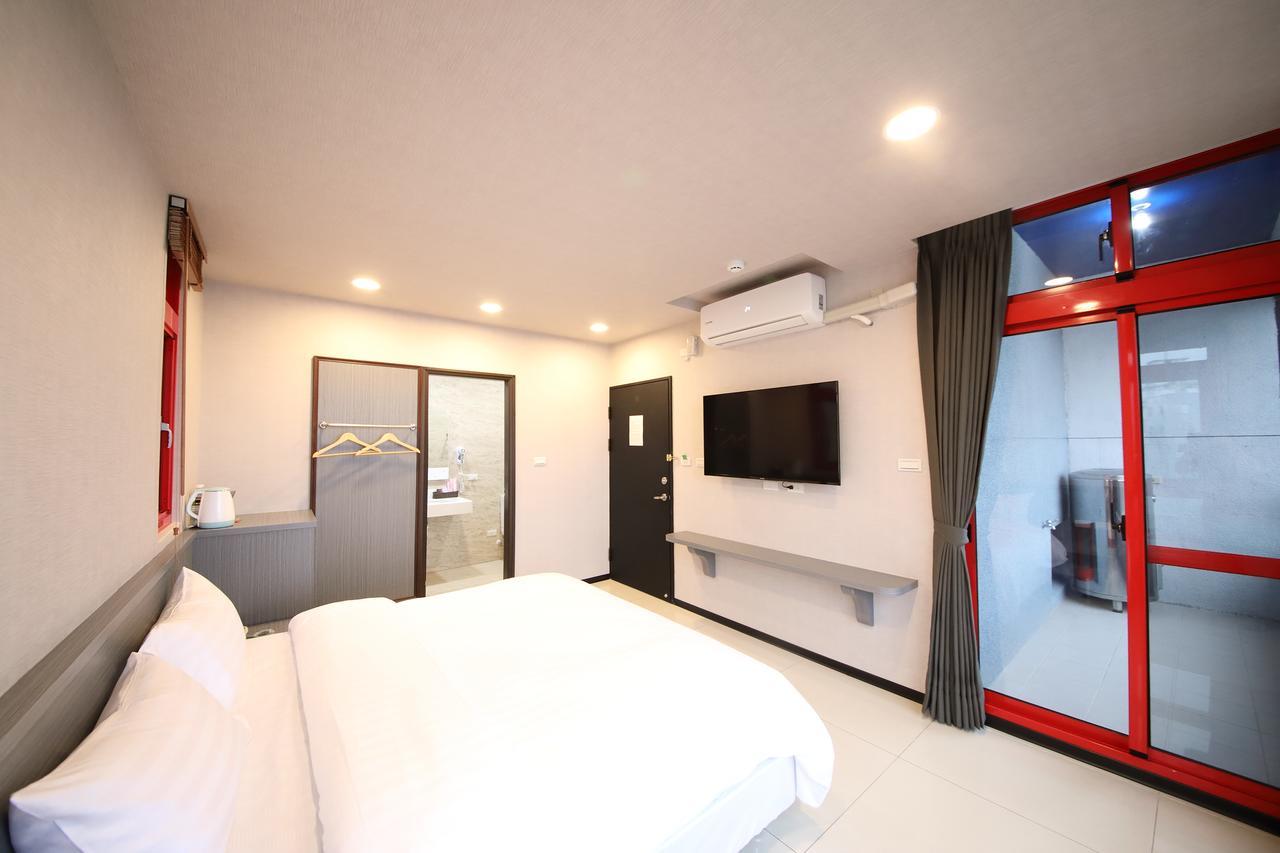 花蓮亮君經典民宿1館加2館民宿-東大門夜市-電梯包棟bright King Homestay Hualien Eksteriør bilde