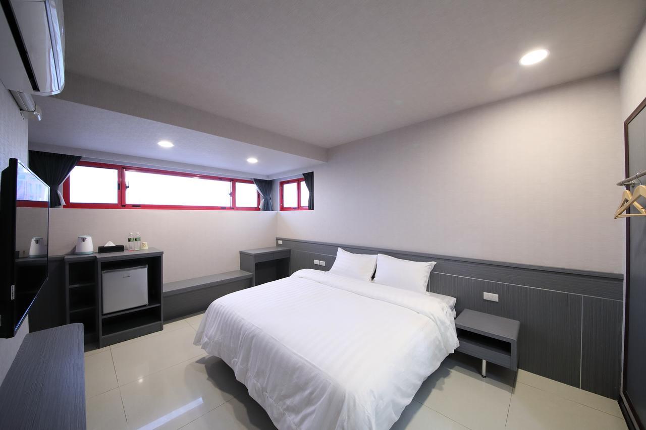 花蓮亮君經典民宿1館加2館民宿-東大門夜市-電梯包棟bright King Homestay Hualien Eksteriør bilde